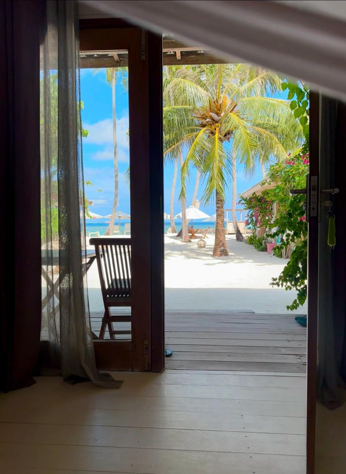 Met House Hotel Thulusdhoo Bagian luar foto